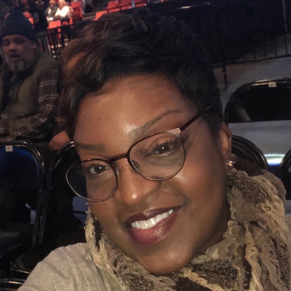 Meet your Posher, Vickie - Picture 1 of 2